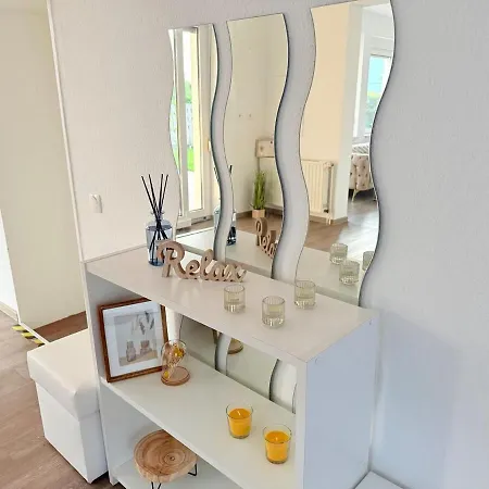 דירה Cozy Living In With Chesterfield Flair *