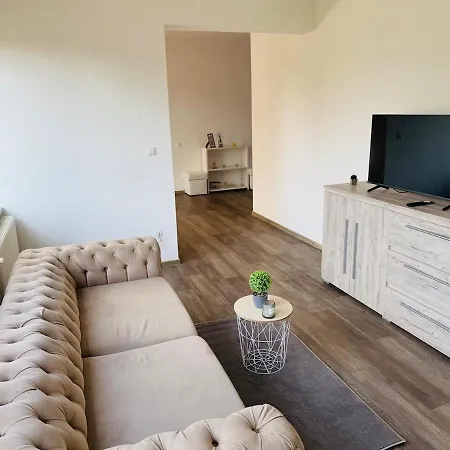 דירה Cozy Living In With Chesterfield Flair *