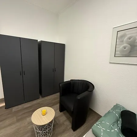 Cozy Living In With Chesterfield Flair דירה *
